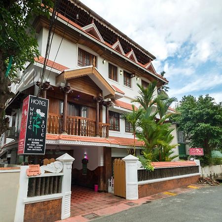 Hotel White Rose Kochi Esterno foto