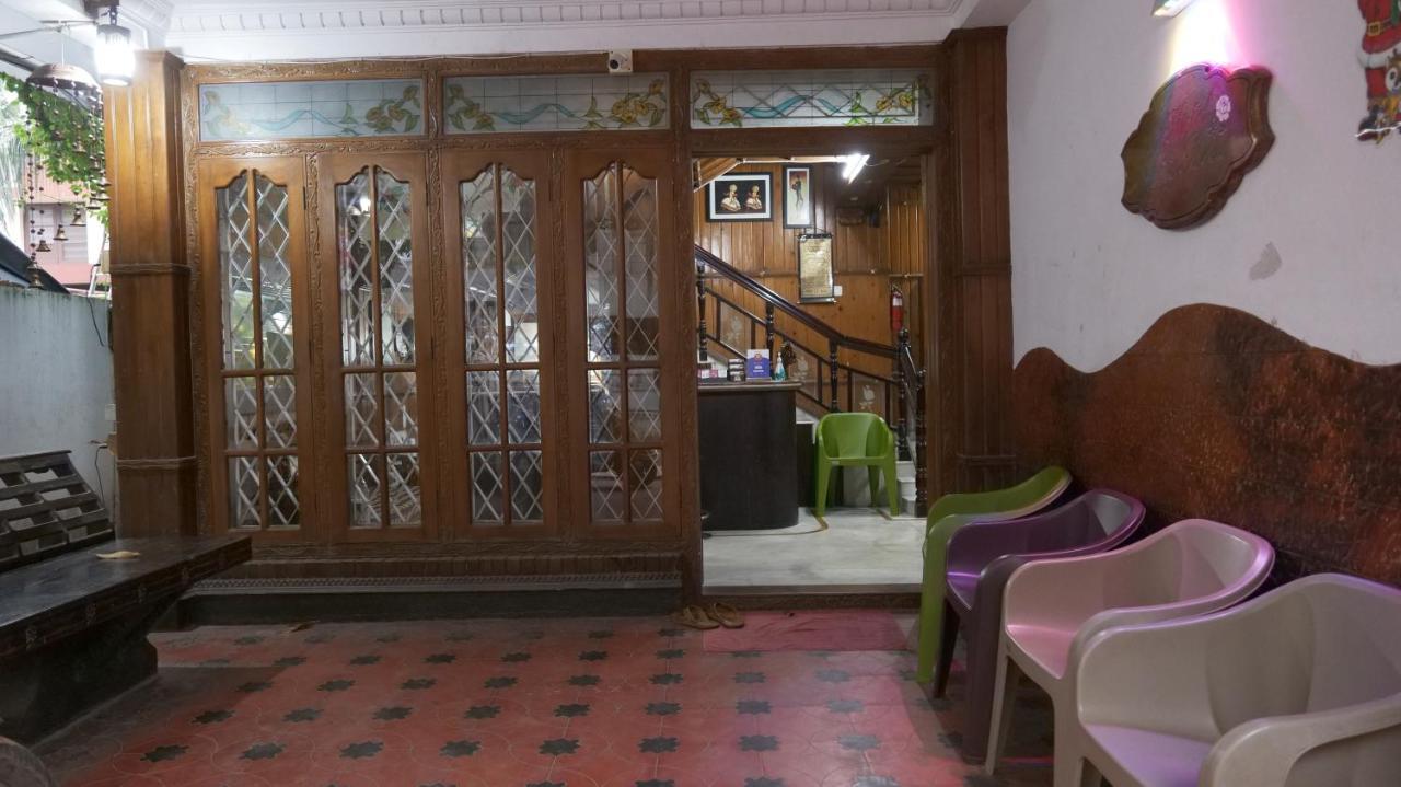 Hotel White Rose Kochi Esterno foto