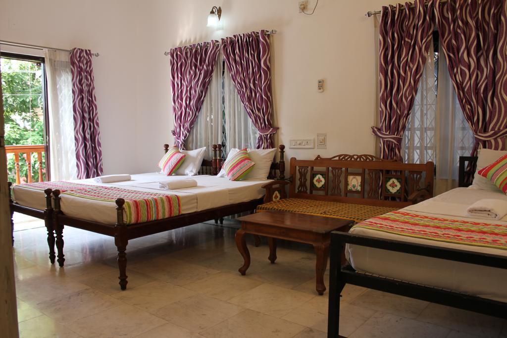 Hotel White Rose Kochi Esterno foto