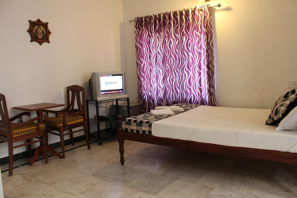 Hotel White Rose Kochi Esterno foto