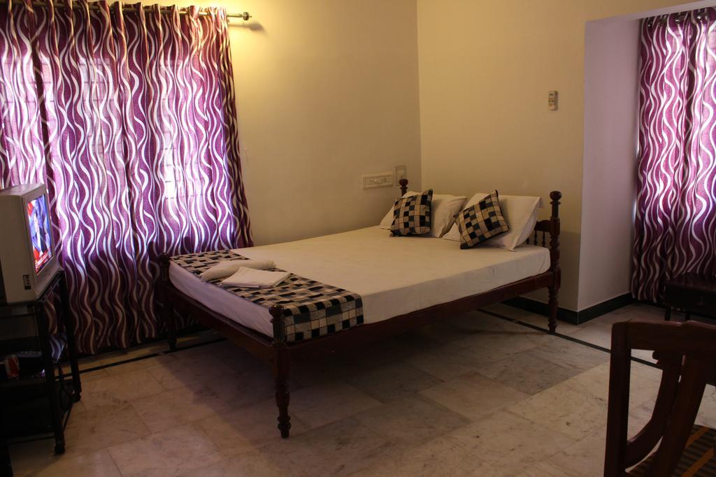 Hotel White Rose Kochi Esterno foto