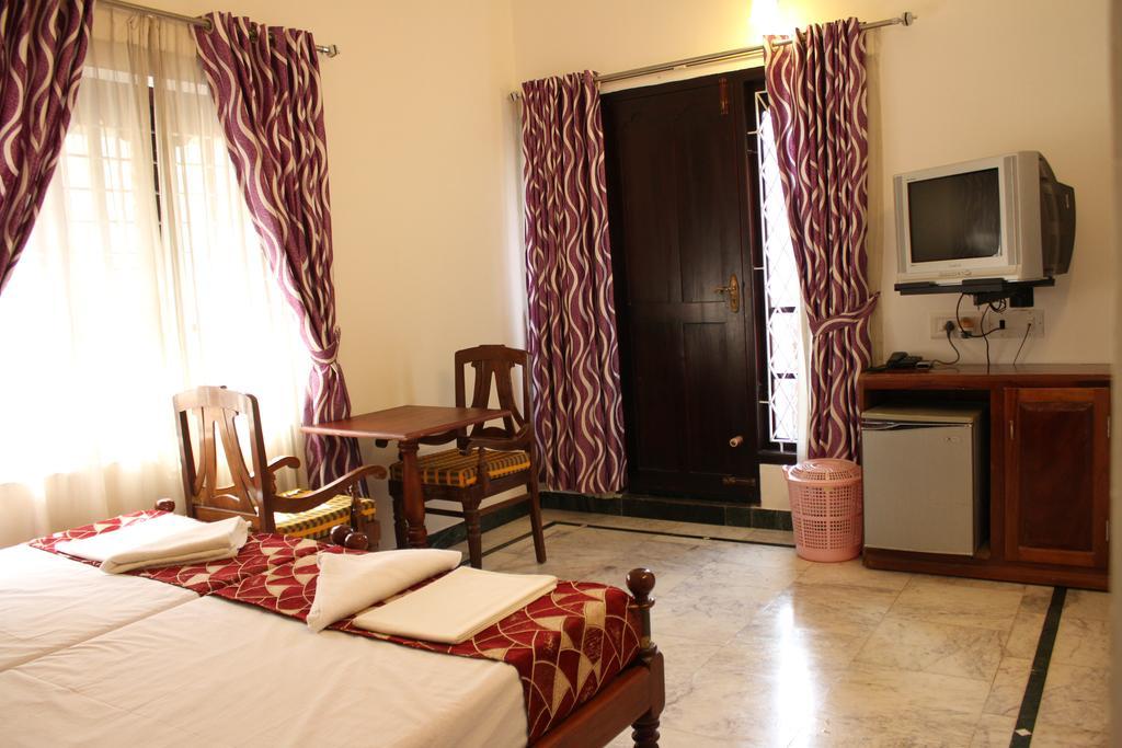 Hotel White Rose Kochi Esterno foto
