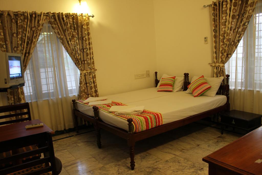 Hotel White Rose Kochi Esterno foto
