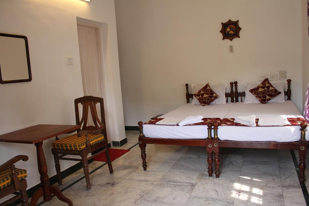 Hotel White Rose Kochi Esterno foto