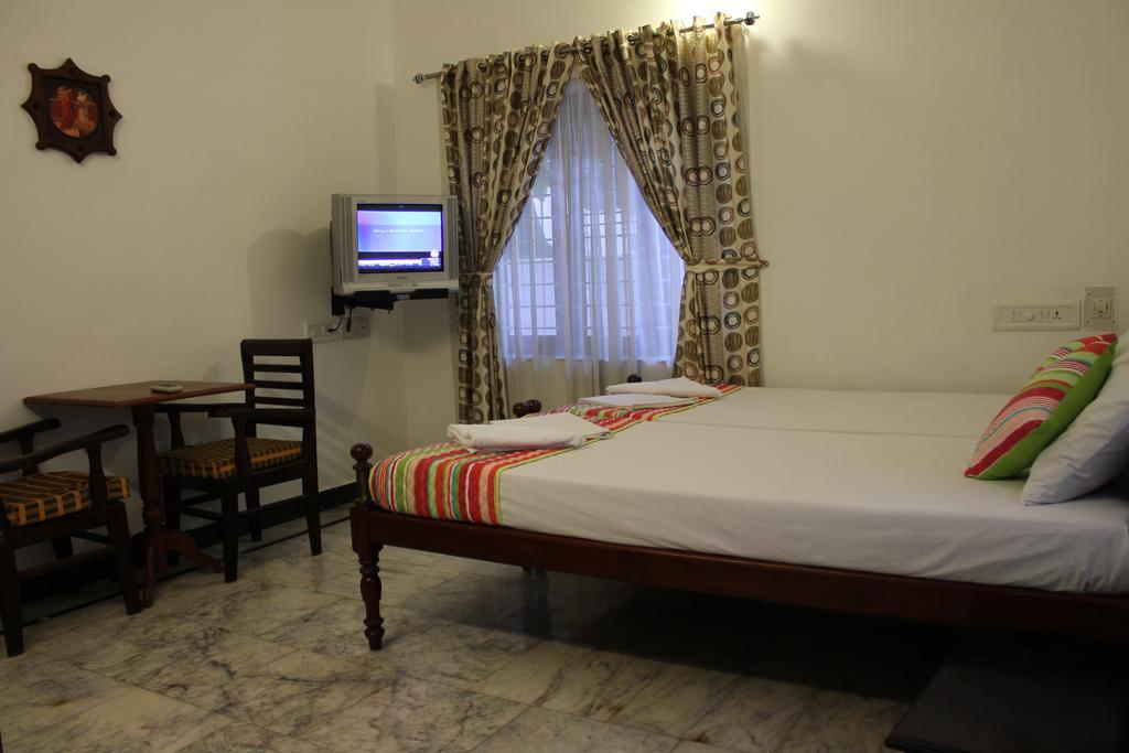 Hotel White Rose Kochi Esterno foto