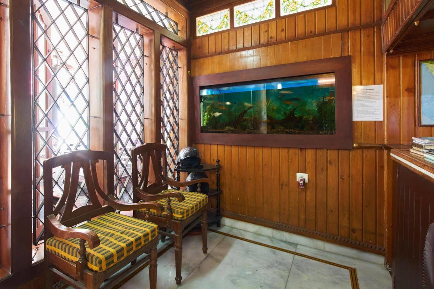 Hotel White Rose Kochi Esterno foto