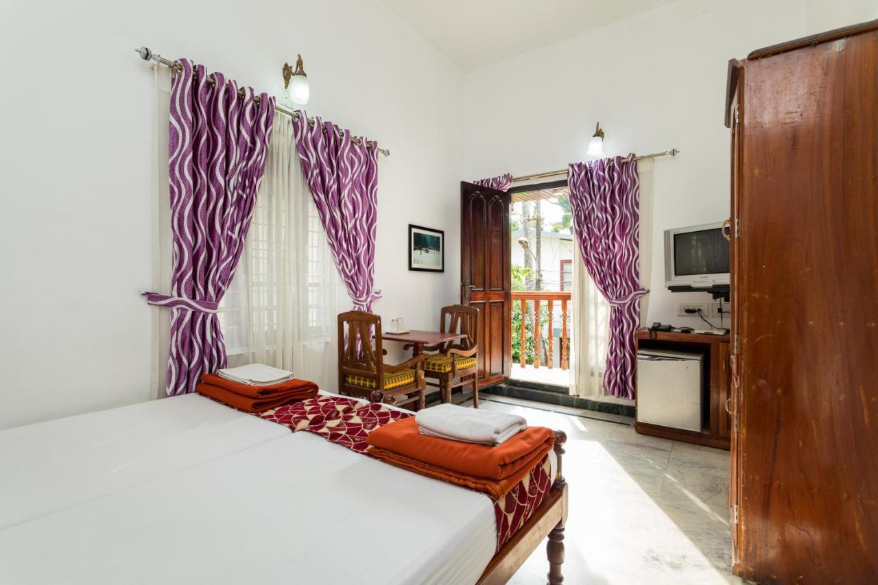 Hotel White Rose Kochi Esterno foto